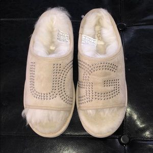Ugg slippers, never worn, no tags